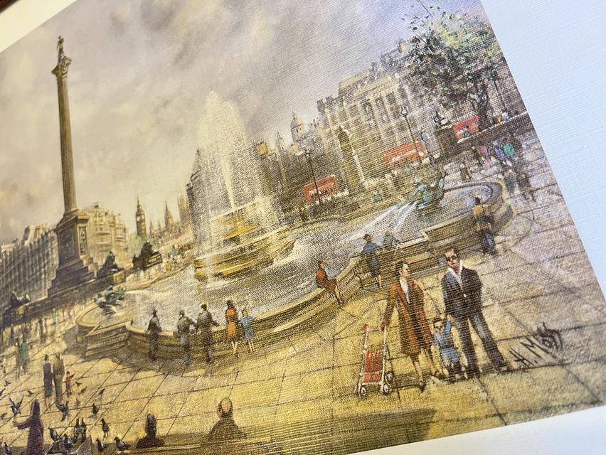 ส่งต่อภาพพิมพ์กรอบไม้ วินเทจอังกฤษแท้ปี 1988 "London - Trafalgar Square" รูปที่ 2