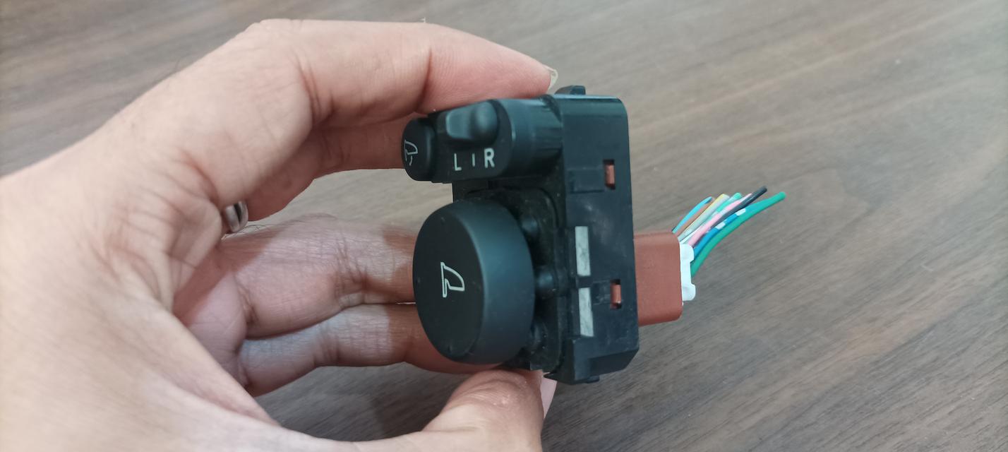 สวิตซ์ปรับกระจกมองข้างไฟฟ้า Honda Jazz แบบมีปุ่มพับกระจก (แท้ญี่ปุ่น มือ2) ราคาต่อ 1 ชิ้น 9