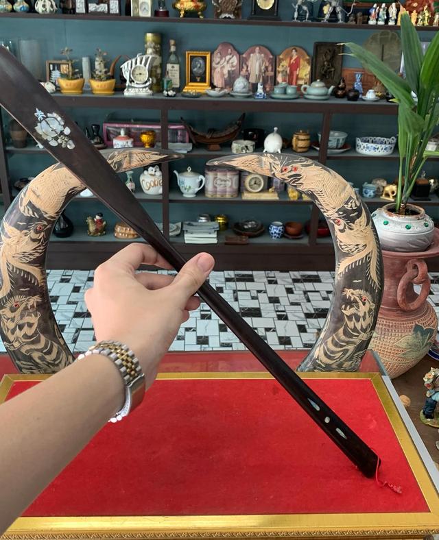 งานไม้เก่าประดับมุก