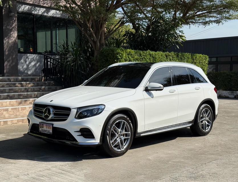 2020 BENZ GLC 250D AMG รถมือเดียวออกป้ายแดง รถวิ่งน้อย เข้าศูนย์ทุกระยะ ไม่เคยมีอุบัติเหตุครับ 4