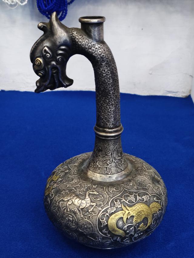 old Chinese silver surahi gold engraved รูปที่ 6