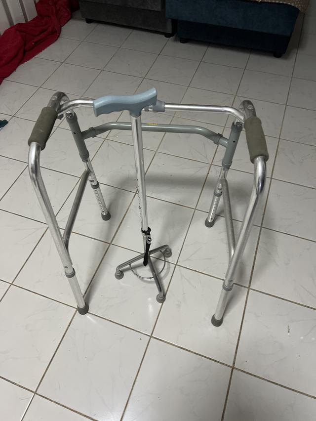 อุปกรณ์การเดิน และ พยุง