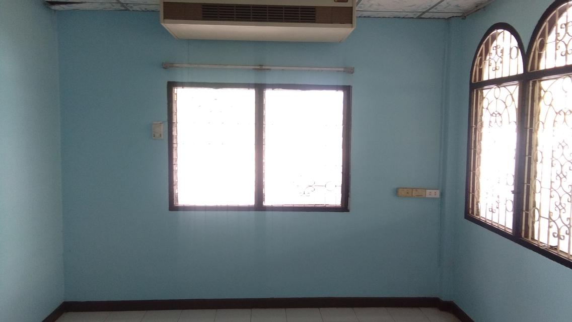 บ้านเดี่ยว 2 ชั้น 125 ตรว. หมู่บ้านหงส์ประยูร บางบัวทอง 3 ห้องนอน 2 ห้องน้ำ 2 ห้องรับแขก 1 ห้องครัว จอดรถ 10 คัน 7