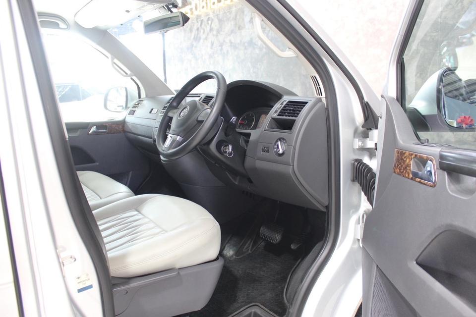 รหัสรถ JRS2165 Volkswagen Caravelle T5.ดีเซล Bi-TDI ไฟหน้า LED ปี 16 18