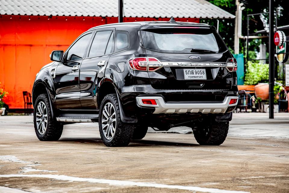 Ford Everest 2.2 Titanium ปี2017 สีดำ มือเดียวป้ายแดง 9