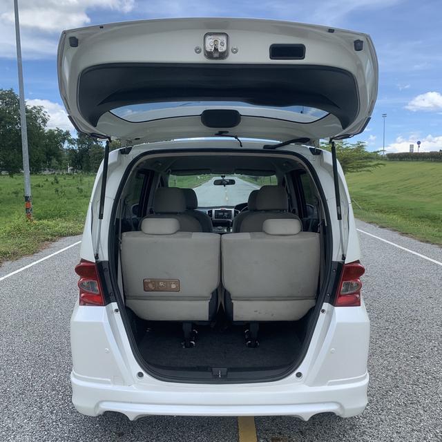 HONDA FREED 1.5 AUTO 16
