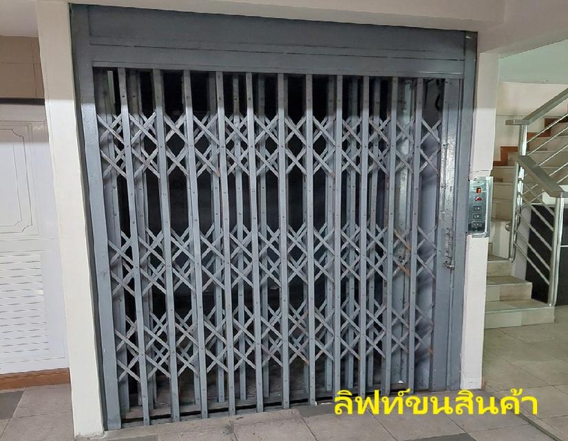 ให้เช่าอาคารพาณิชย์ / อาคารสำนักงาน 4.5 ชั้น / ทำเล พระราม 3 , ถนนจันทร์ หรือ เข้าทาง เจริญกรุง 107 ได้ / อาคารอยู่ในซอย เจริญราษฎร์ เข้าซอยไม่ลึก 10