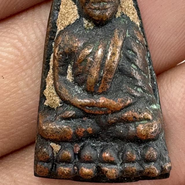 หลวงปู่ทวด วัดช้างให้ เหรียญหล่อหลังเตารีด เนื้อสัมฤทธิ์ดินไทย 8