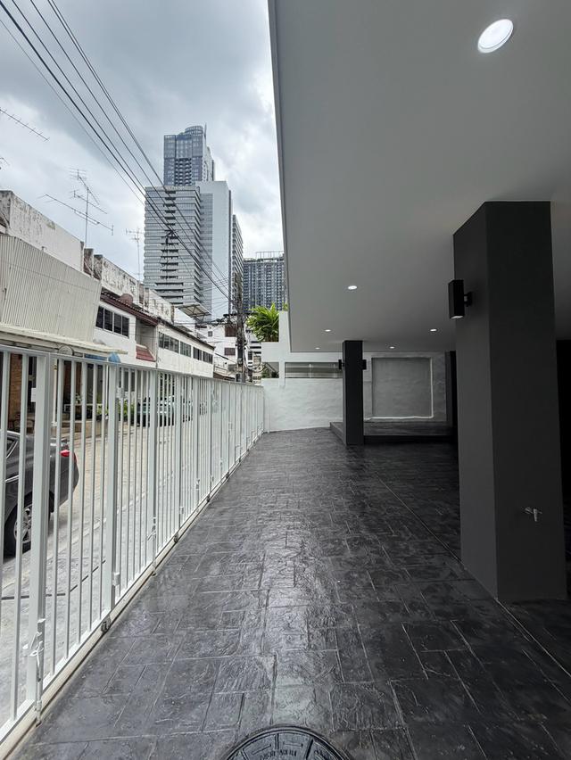 U1480 ให้เช่าโฮมออฟฟิศสร้างใหม่ 4 ชั้น มีลิฟต์ในตัว ย่านพระราม 9 Boutique Office 168 หมู่บ้านทวีมิตร ซอย 5 ถ.พระราม 9 ห้วยขวาง 2
