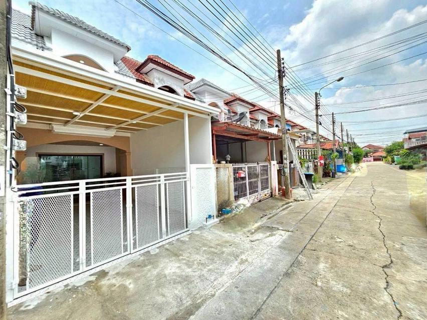 หมู่บ้านชรุ่งเรือง6