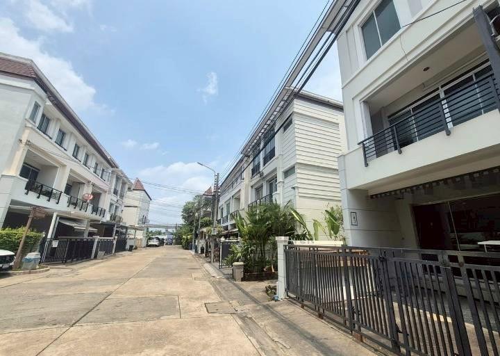 Home Office หลังมุม ใกล้ MRT กลันตัน 700 ม. ราคาเพียง 4.49 ล้าน 12
