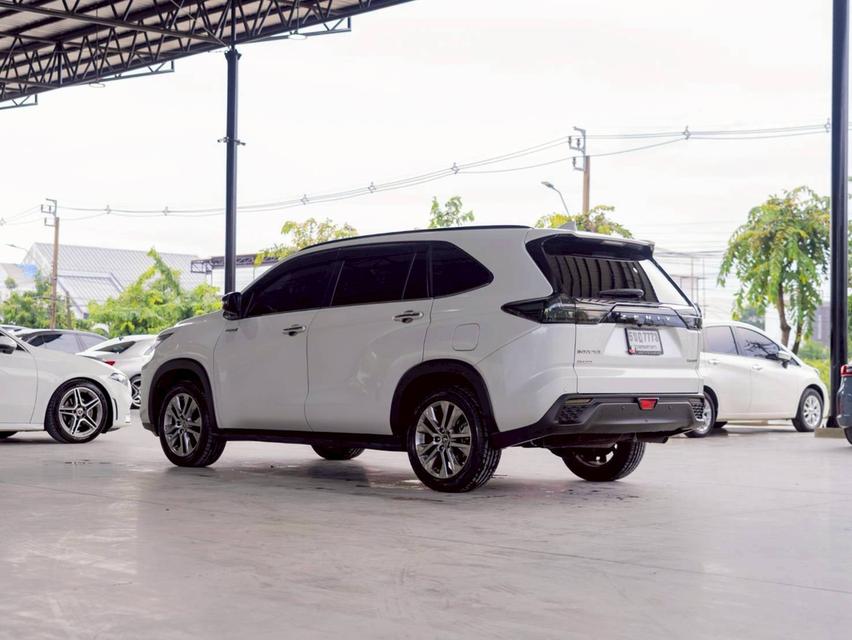 Toyota Innova Zenix 2.0 Hev Premium ปีจด 2024 4