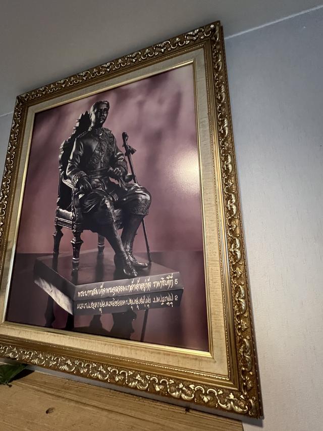 ขายกรอบรูป พร้อมบรมฉายาลักษณ์ ร.5 ขนาด 30*26 นิ้ว เป็นภาพเก่าสีทองโอ๊ค รูปที่ 3