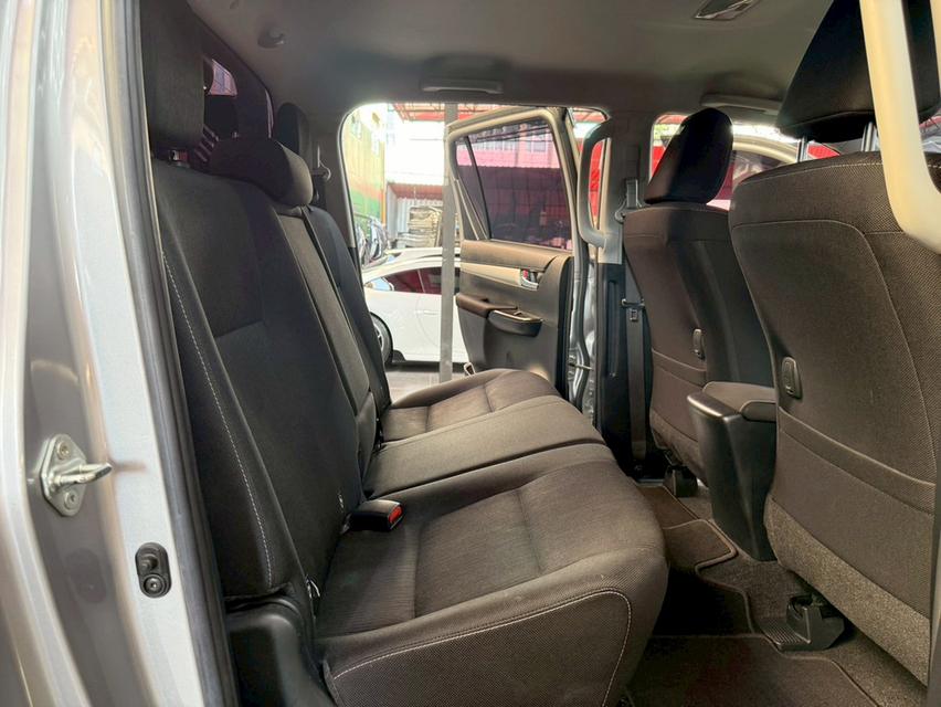 TOYOTA REVO 2.4 MID PRERUNNER DOUBLECAB ปี2022รถบ้านแท้ เกียร์ออโต้ ออพชั่นแน่นๆ ไมล์น้อย 14