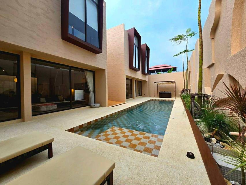 Newly built luxury pool villa for sale in the heart of Pattaya. 6