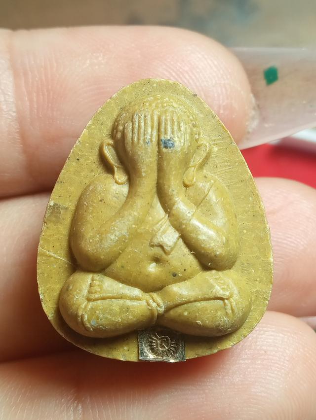 กลวงพ่อแลวัดพระทรงเพชรบุรี