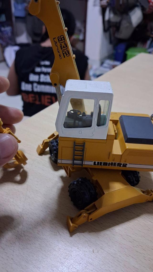 ปรับลดราคาครับ รถโมเดล รถเหล็ก สายก่อสร้างงานเยอรมันหายากครับ Conrad Liebherr A932 Material Handler รูปที่ 11
