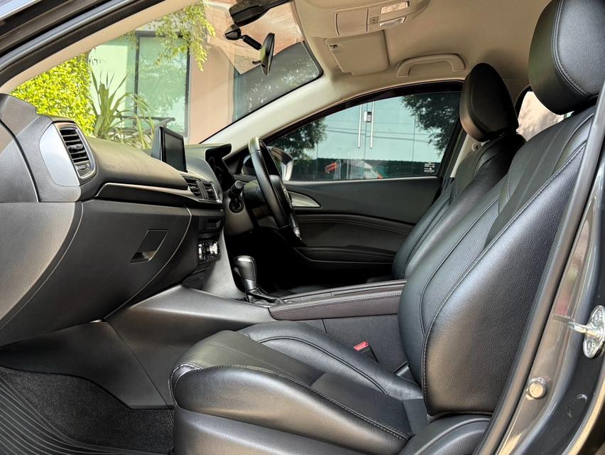 2019 MAZDA 3 2.0 S 5ประตู รถมือเดียวออกป้ายแดง รถวิ่งน้อยเพียง 80,000 กม ประวัติศูนย์ครบ รถไม่เคยมีอุบัติเหตุครับ 13