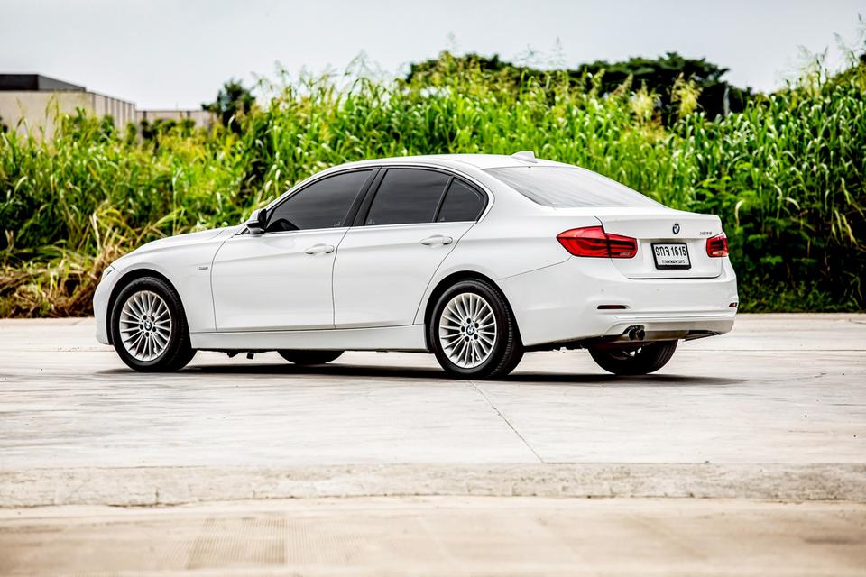 Bmw 320i Luxury ปี 2016 สีขาว สวยสภาพดี 9