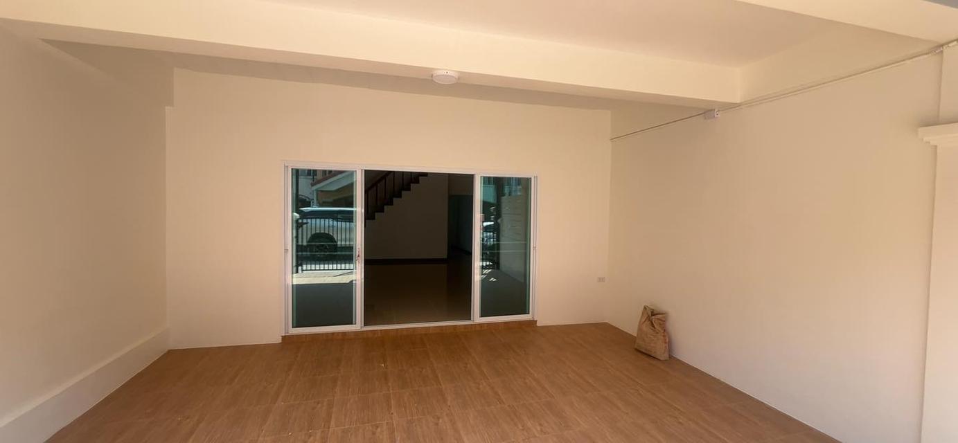 ขายด่วนทาวน์เฮ้าส์ 2 ชั้น รีโนเวทใหม่ 9