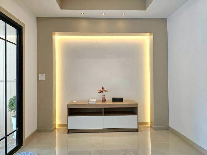 หมู่บ้านเต็มรัก ซอยวัดลาดปลาดุกทาวน์เฮาส์ 2 ชั้น ตกแต่งใหม่พร้อมอยู่ มีระเบียงหน้าบ้าน พร้อมของตกแต่ง 10