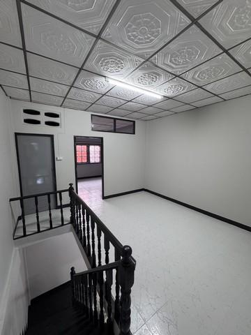 ให้เช่าทาวน์เฮ้าส์ 2 ชั้น ม.สุขสันต์ 2 บ้าน Renovate ใหม่ พร้อมอยู่ 6
