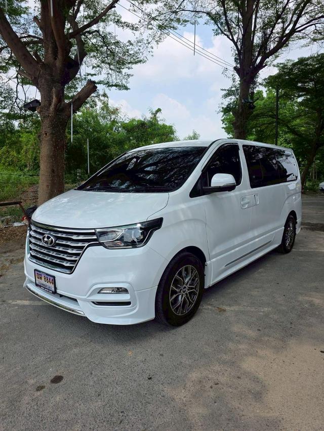 Hyundai Grand Starex vip สีขาว ปี 2020 ไมล์ 50,000กม.
