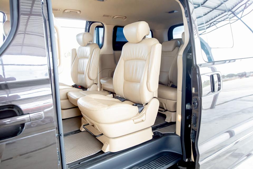 Hyundai H-1 ELITE 2.5 ดีเซล ปี 2016 สีดำ มือเดียวป้ายแดง  14