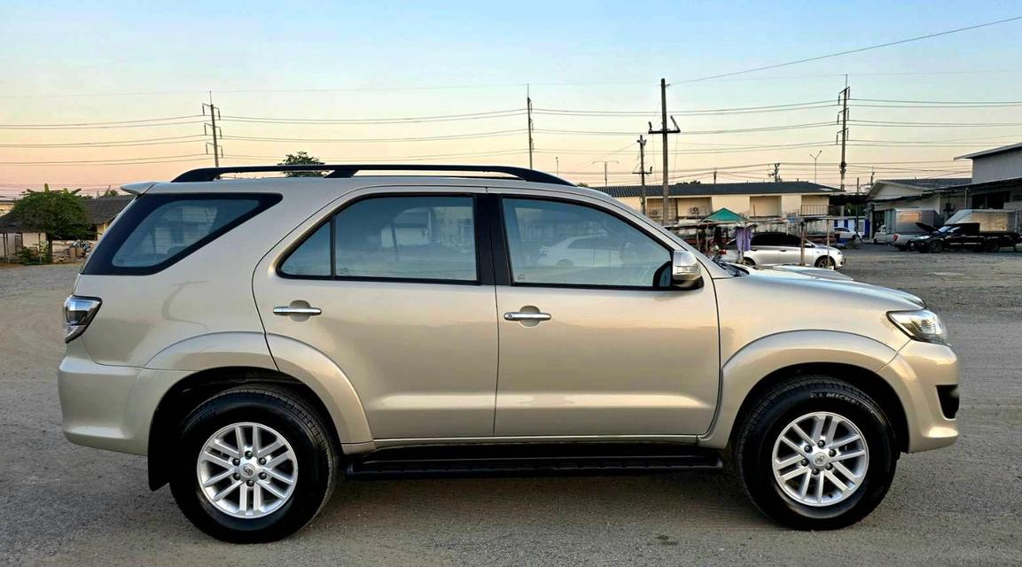 2013 TOYOTA FORTUNER 2.5V AUTO รถสวย  2