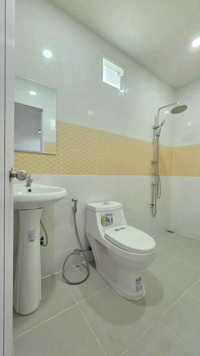 หมู่บ้านธารทอง2  ซอยวัดลาดปลาดุก ทาวน์เฮาส์ 2 ชั้นหลังมุม หน้าบ้านหลังบ้านไม่ชนใคร ห่างจากปากซอยวัดลาดปลาดุกเพียง 1 กม. 12