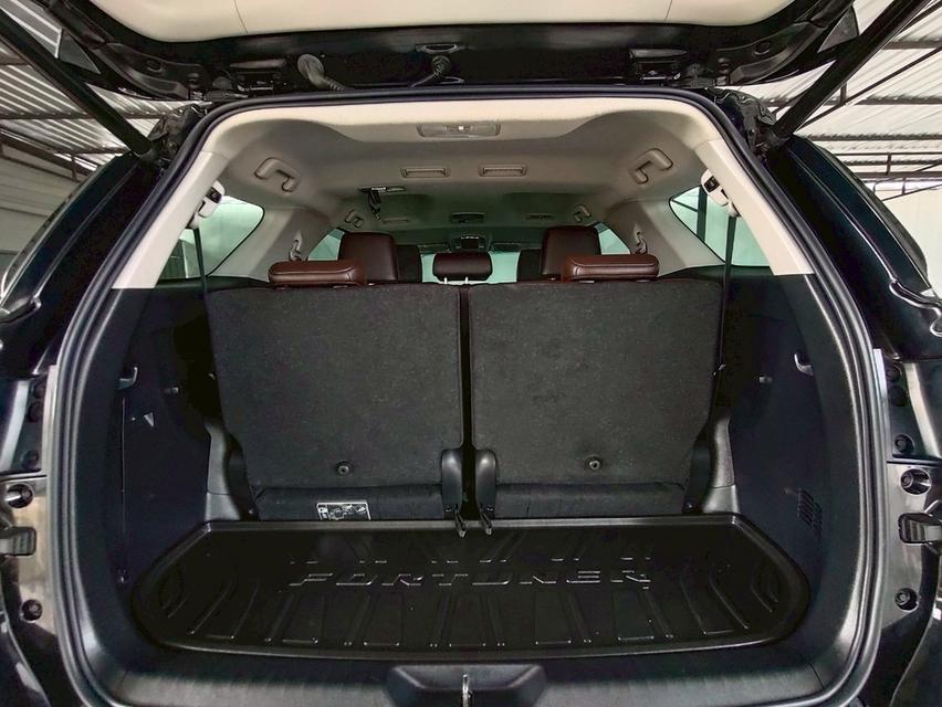 Toyota New Fortuner 2.4 V 2WD ปี 2018 17