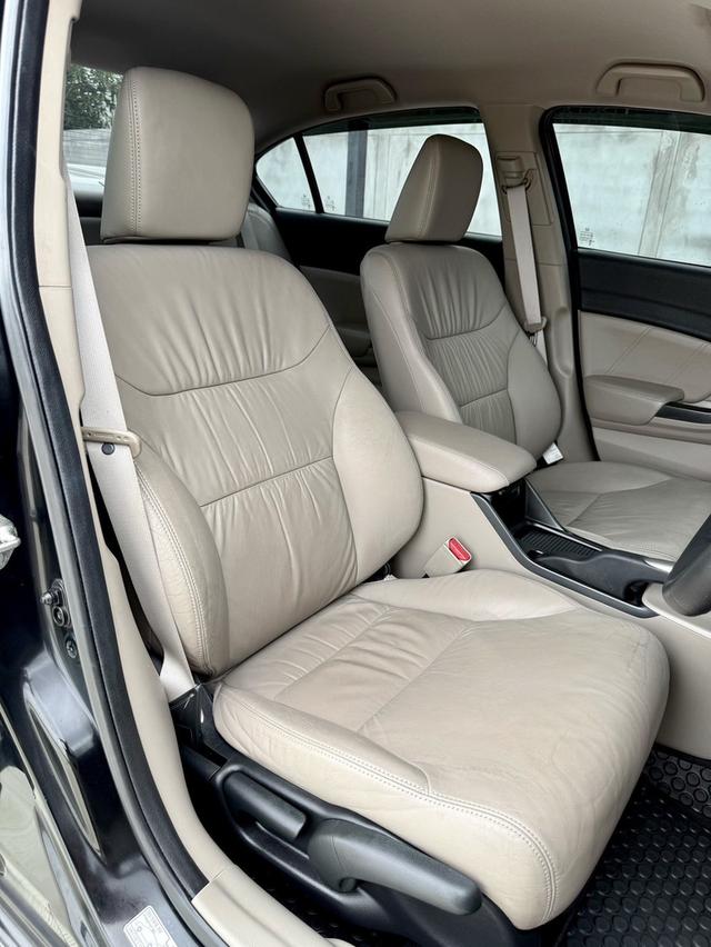 HONDA CIVIC 1.8 E ปี 2015 11