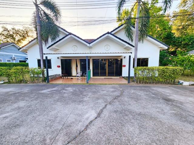 ถ.พรประภานิมิตร 3305ตรม. Pool Villa โรงแรม 40 ห้อง 8 ไร่ สยามคันทรีคลับ 4.5กม.ให้เช่าขาดทุน 50% 2ชั้น รีสอร์ท 8 หลัง พัท 2