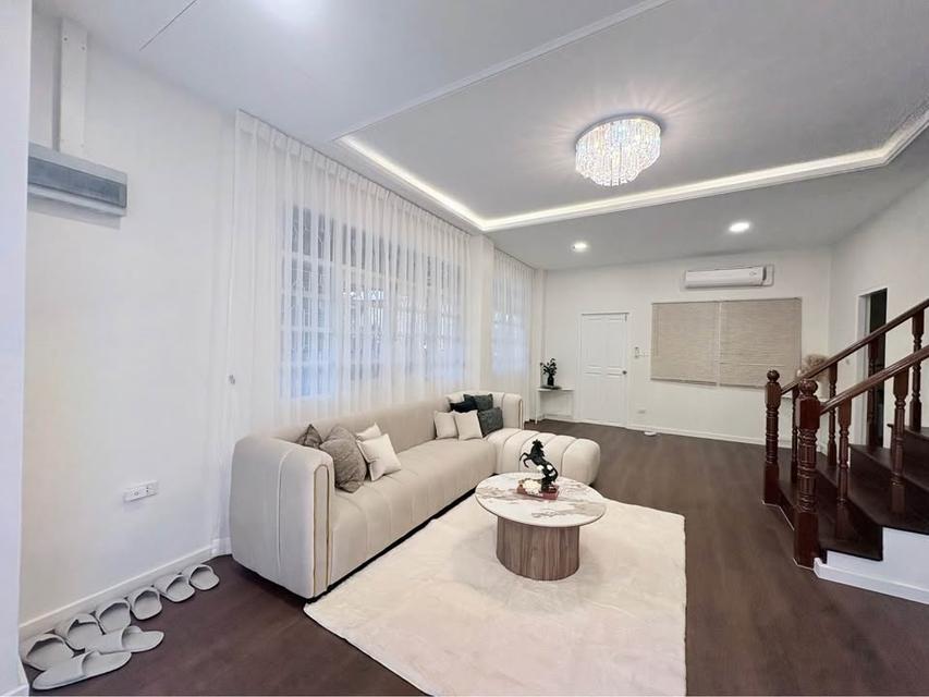 บ้านหรู 3 ชั้น ใจกลาง “สี่แยกเหม่งจ๋าย”พร้อมอยู่  อยู่สบายแบบบ้านเดี่ยวในเมือง ทำเล Prime Zone 5