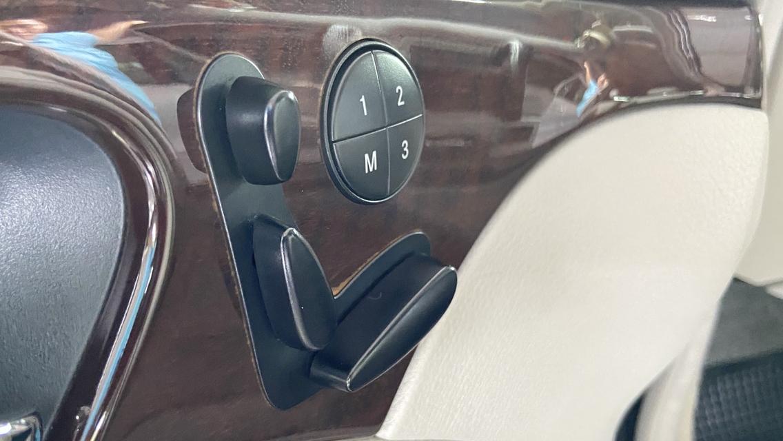 Vาย เบนซ์ดีเซล 4 ประตู E220CDI รูปที่ 9