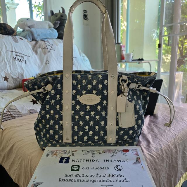 Coach denim with flower กระเป๋ามือสอง
