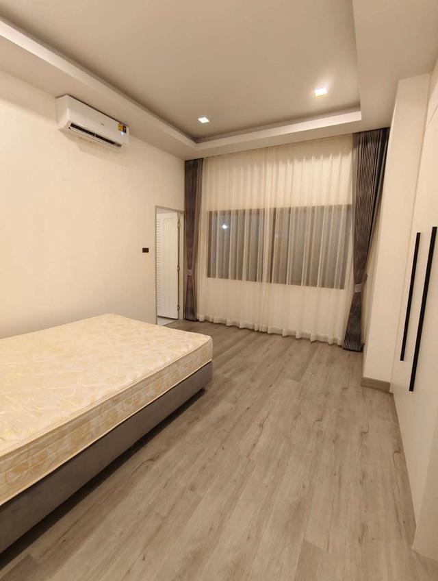 Chokchai village 9 for rent 5 bedroom  7