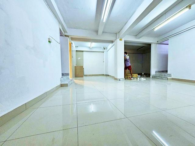 BTSสะพานตากสิน 1.8 กม. จันทร์ 39-43 อาคารพาณิชย์ 6 ชั้น 2 คูหา รร.อัสสัมชัญ 1.4กม. 660 ตร.ม. 6นอน 7น้ำ ถ. เจริญราษฎร์ เซ 6