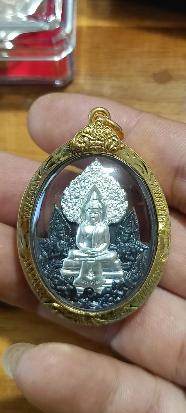 เหรียญหลวงพ่อโสธร รุ่นประวัติศาสตร์ 255ปี เนื้อนวะฉลุ หน้ากากเงินปรก เลี่ยมกรอบทอง