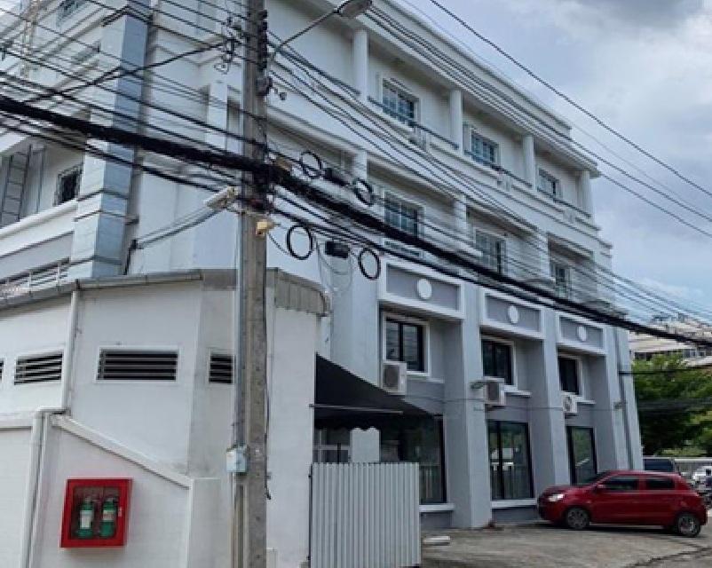 ให้เช่าอาคาร / อาคารเชิงพาณิชย์ 3.5 ชั้น / อาคารขนาดใหญ่ พื้นที่ดิน 52 ตารางวา พื้นที่ใช้สอยอาคาร 300 ตารางเมตร / ทำเล ถนนประชาชื่น ติดมหาลัยธุรกิจบัณ 2