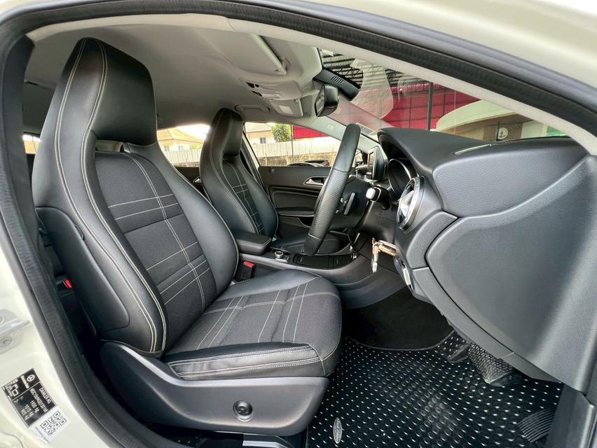 BENZ GLA-CLASS 200 ปี 2015  8