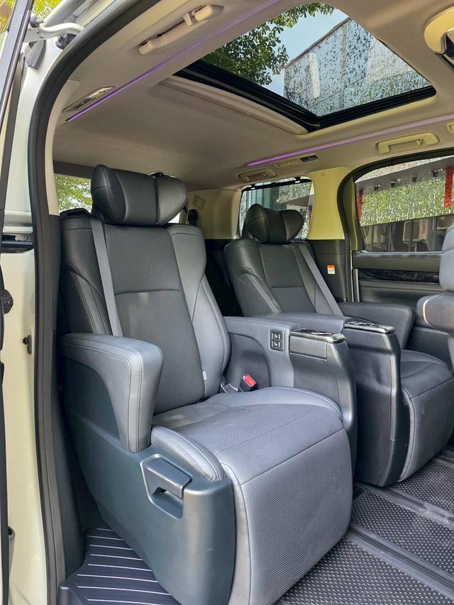 Toyota ALPHARD 2.5SC PACKAGE สีขาว ปี 2023 ไมล์ 30,000 กม. รูปที่ 11