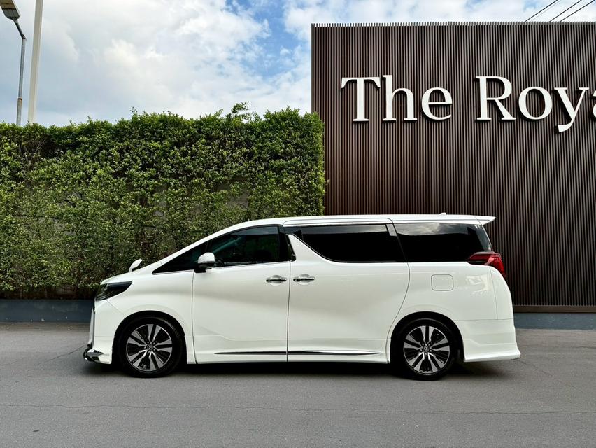 TOYOTA ALPHARD 2.5 SC package 2022  Mileage 47,000 Km. (ยางใหม่ 4 เส้น )
