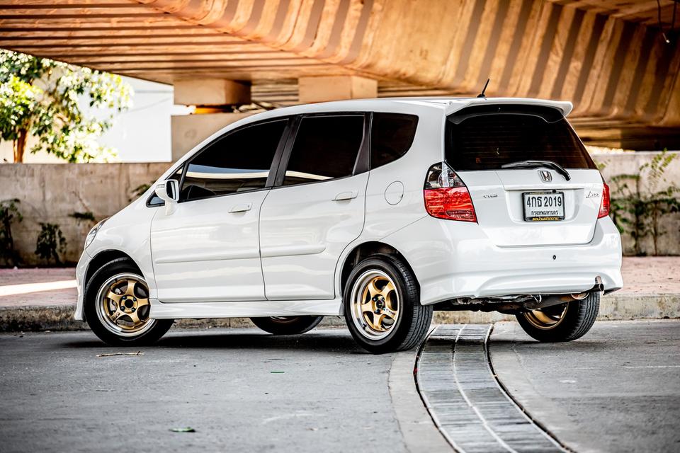 Honda Jazz 1.5V เกียร์ ออโต้ ปี 2007 สีขาว สวยเดิม 8