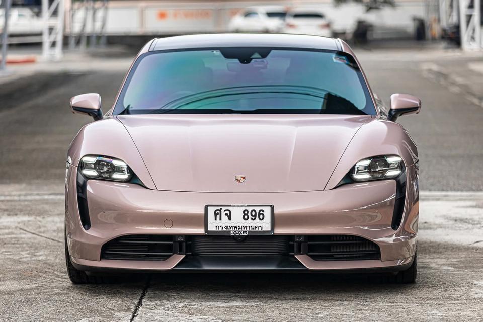 Porsche Taycan Turbo (2023) 4