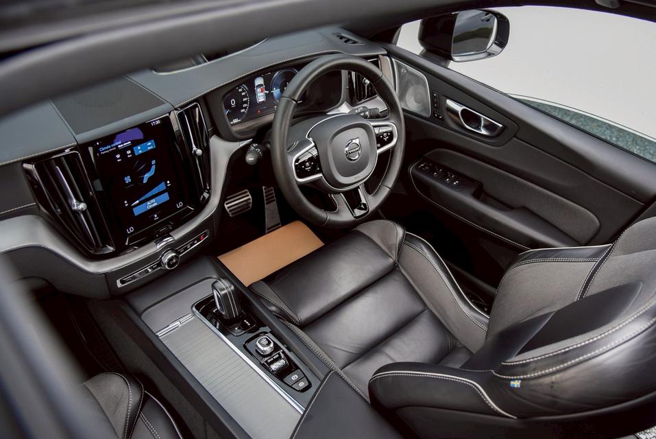 รหัสรถ CBL6771 VOLVO XC60 T8 Recharge AWD R-Design (Plug-in Hybrid) AT 2021 12