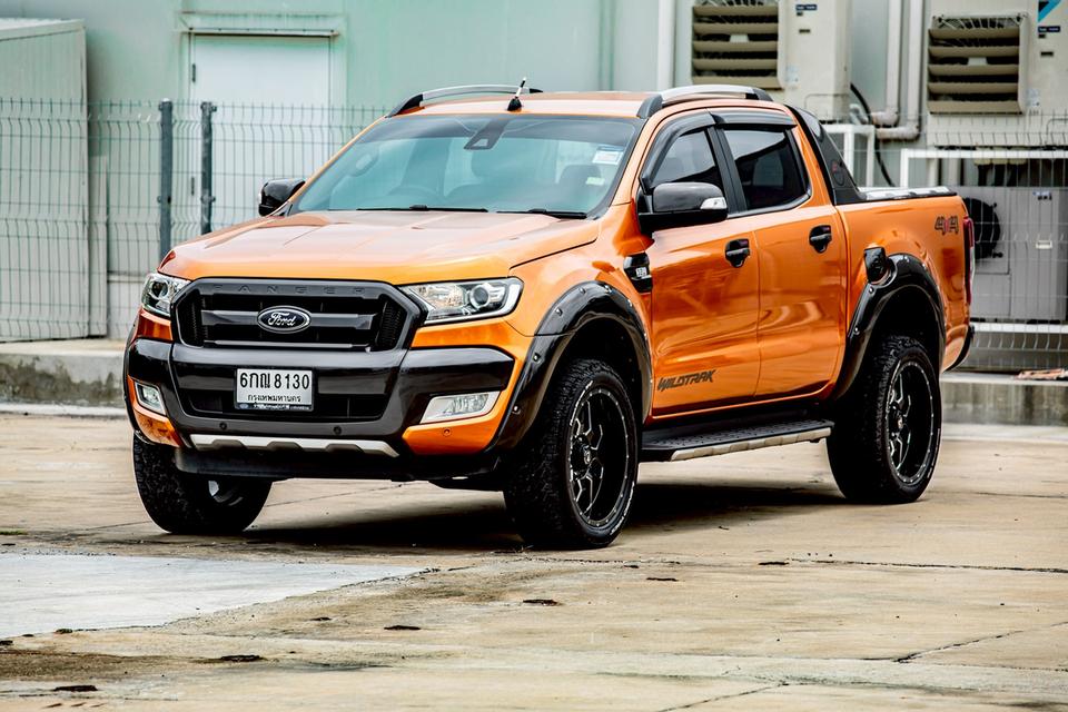 Ford Ranger 2.2 Wildtrak Hi-Lander Double Cab 4x4 เกียร์ AT ปี 2017 สีส้ม ของแต่งเกิน 2 แสน