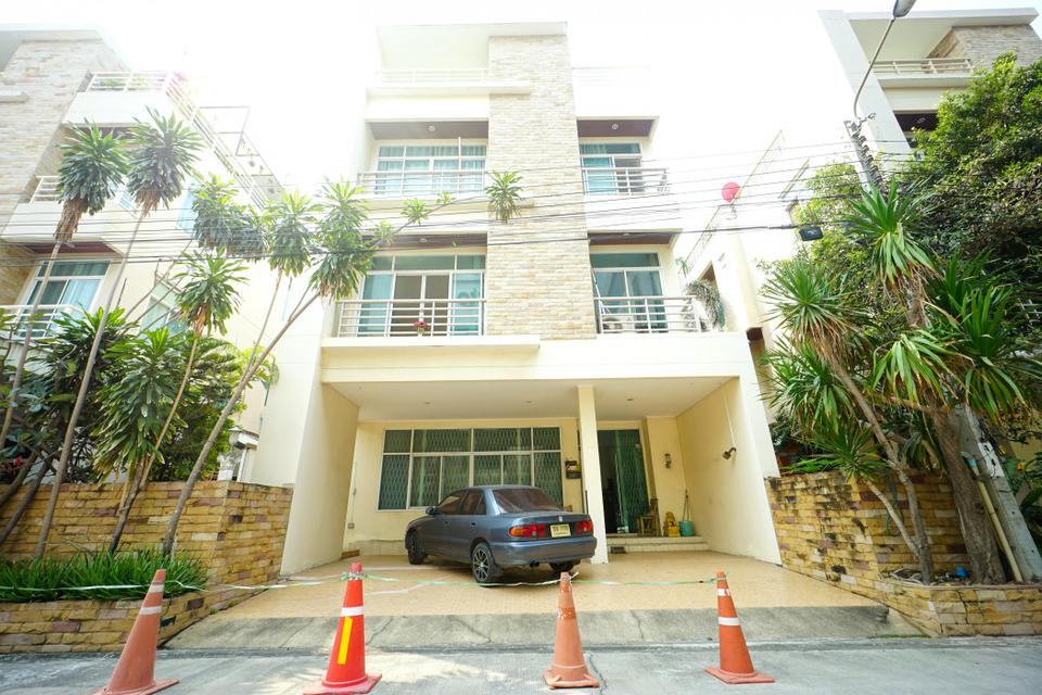 ให้เช่า บ้านเดี่ยว 3 ชั้นบ้านปรีชาราม 2 ราษฎร์พัฒนา 291 ตรม. 52 ตร.วา สภาพสวย ติดถนนเมน หน้าโครงการเหมาะสำหรับทำออฟฟิศ อ 1