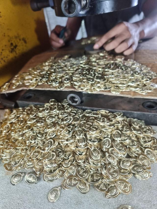 โรงงานปั้มพระ รับจัดสร้างวัตถุมงคล 2