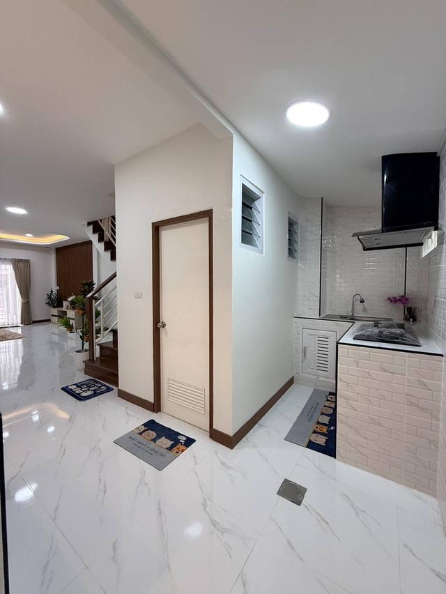 หมู่บ้าน นนทวีวิลล์  5 ถนนมิตรไมตร 8